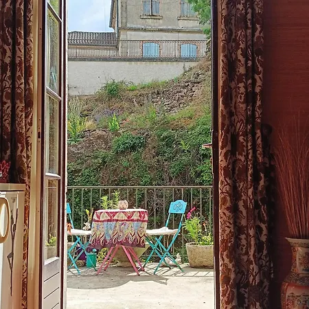 招待所 Les Des Artistes